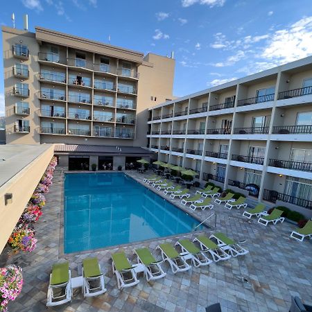 Coast Capri Hotel Kelowna Eksteriør billede