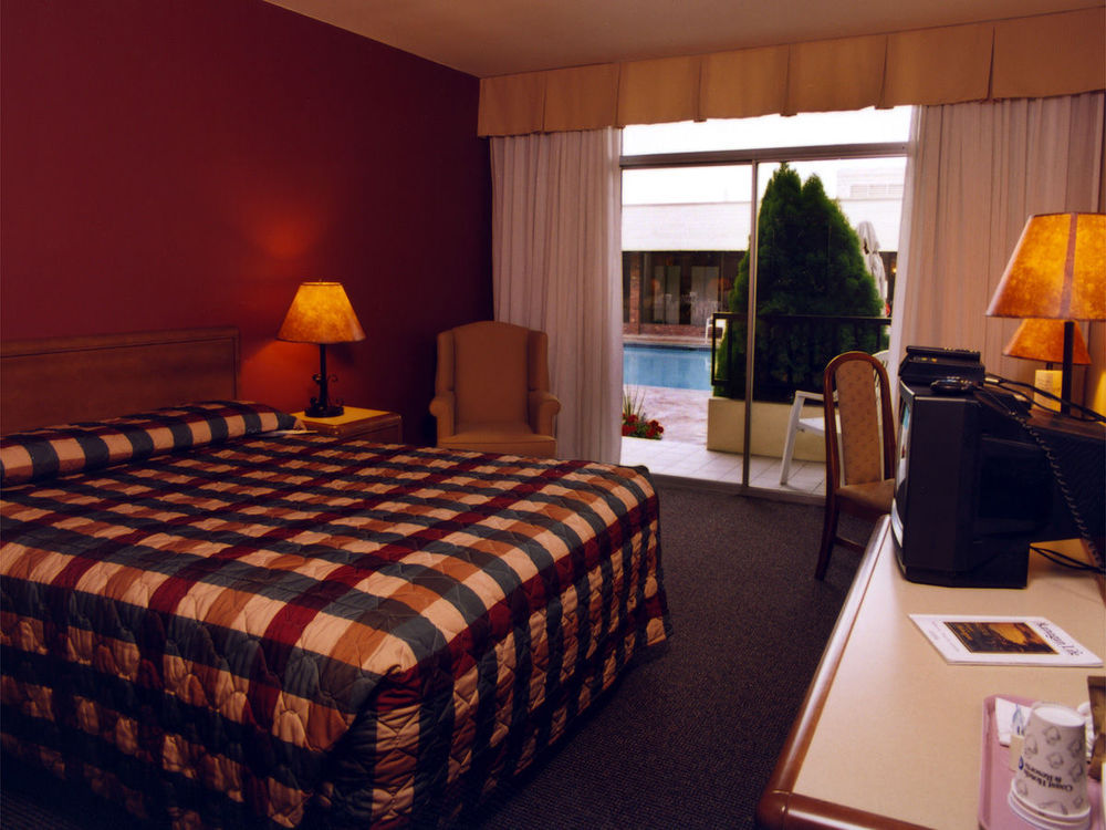 Coast Capri Hotel Kelowna Værelse billede